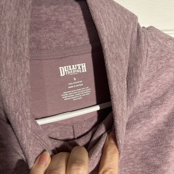 Duluth Trading Company Fleece Pullover. Heather purple. Front pouch, thumb holes - Picture 8 of 10
